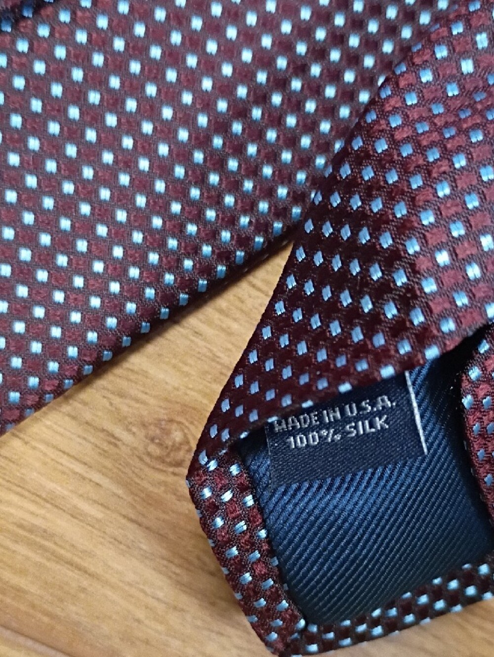 Hart Schaffner Marx Men’s Silk Tie Burgundy Blue Geometric Microdot Classic Neck - Picture 3 of 4